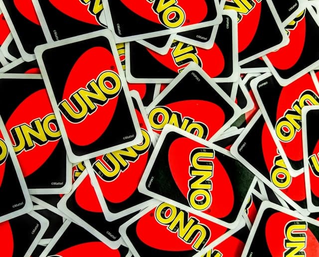 UNO Regler – Så Spelar Du Kortspelet
